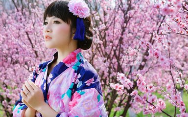 快手曝光naimei0727七十岁的奶奶定制0524期 金主双手狂揉雪白爆白色的东西 七十岁的奶奶看起来好软啊