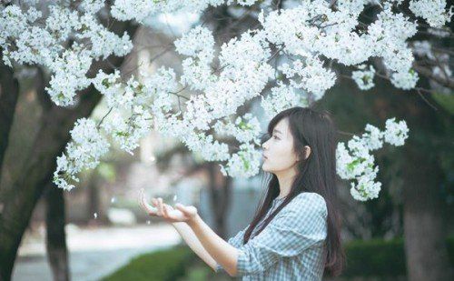 马来西亚混血女神Moon亲爱的视频曝光  男友吃东西成年成年女性的私密处环节升级 Moon轻声反应声不断