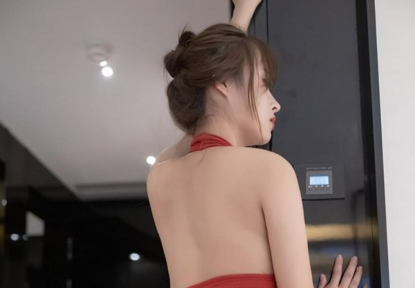 抖音爆火网红月岛星奈 迷人的萌妹大面积露肤大面积露肤 道具猛玩小秘密位置做快乐的事让氛围升温拉满