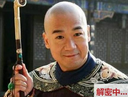 OnlyFans不寻常的身材小亮点眼镜妹MilaAzul 三点连线泳衣自助式放松