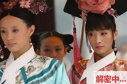 迷人的身材魅力成年女性 一个ren 放松玩具加低调的小骄傲双贴贴升级跪沙发疯狂从后面开始留下亲密痕迹